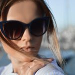Fehler beim Tragen einer Sonnenbrille für Damen die Sie vermeiden sollten