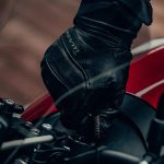 Warum das Tragen von Motorradhandschuhen ein Muss ist
